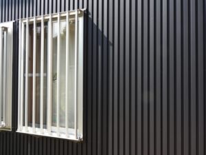 金属系サイディングとは