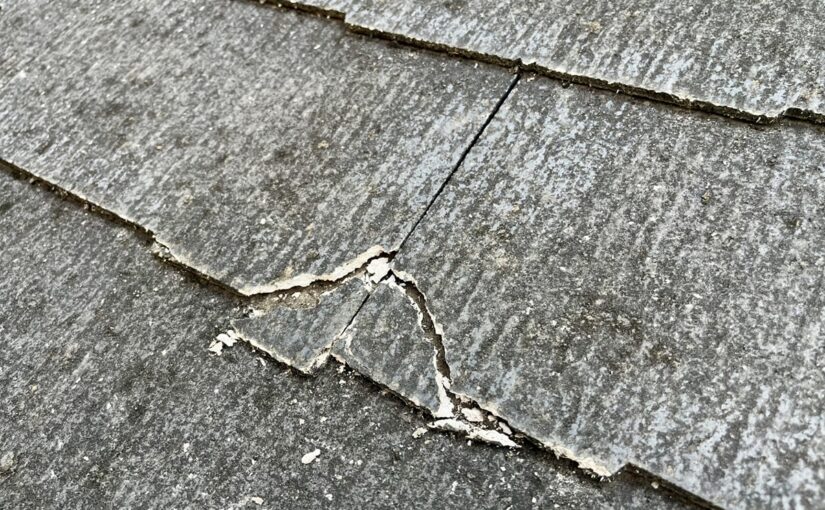 屋根のひび割れ、欠け (1)